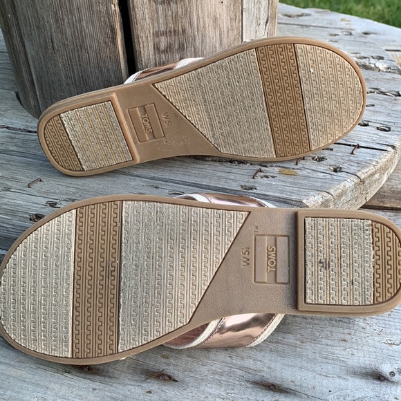 TOMS | Viv Crisscross strap slides sandals - Picture 6 of 7